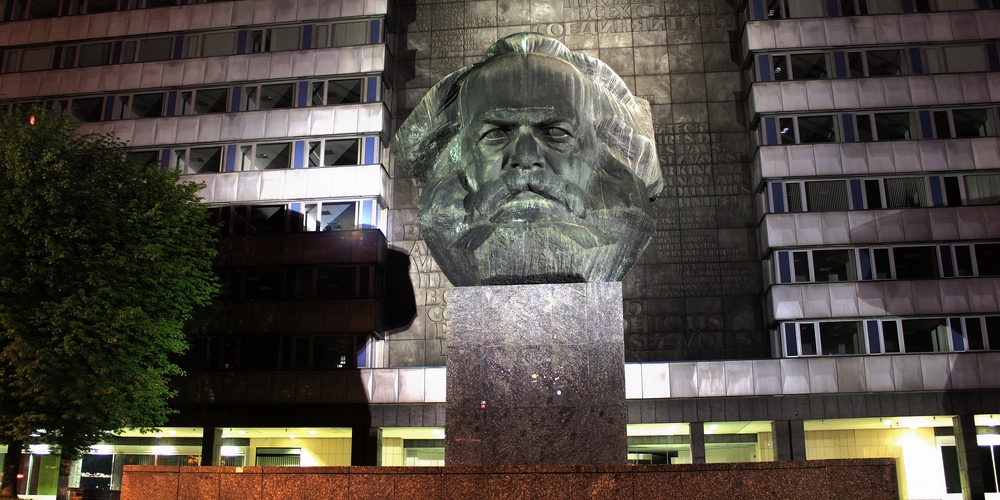 Karl Marx Monument der Erleuchte gravitat OFF cr