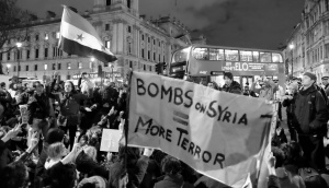 Parliament Square sit-in against Syria airstrikes, foto: Alisda Hickson