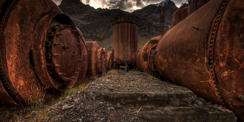 Whale oil tanks Ville Miettien cr