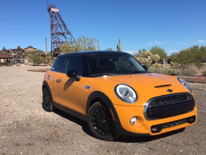 2016_MINI_Cooper_S_FR