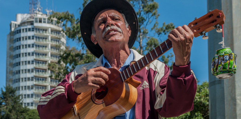 Hombre cantando Venezuela e1463405296476