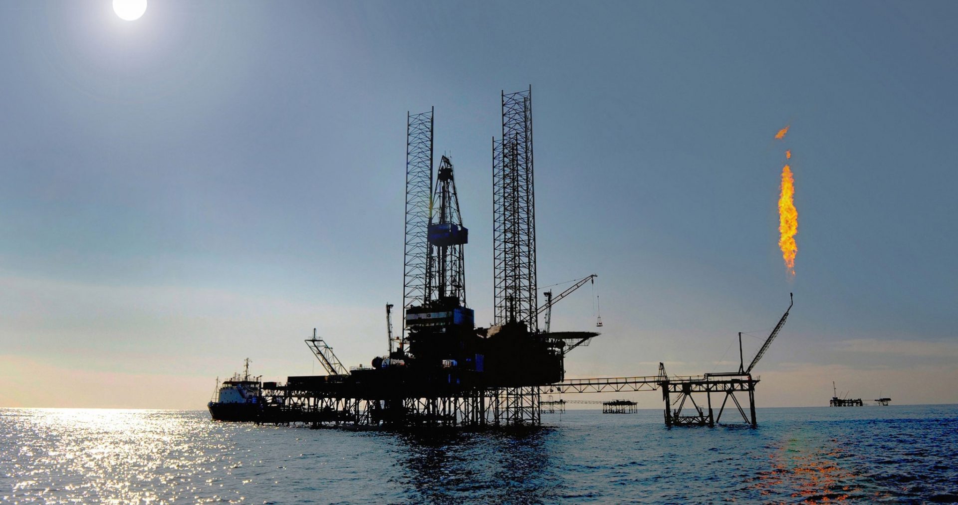 Jack up rig in the caspian sea e1463321890331