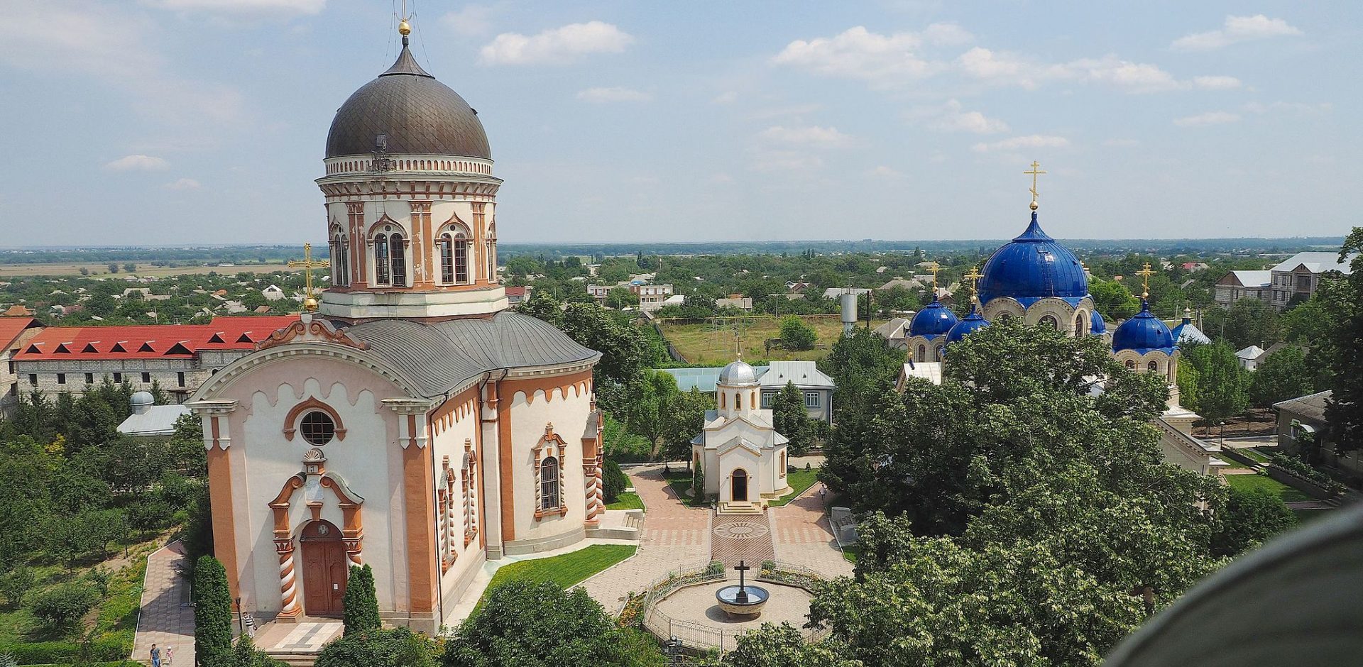 Noul Neamts monastery is located 5 km from Tiraspol city in the village of Chitcani. 15097599816 1 e1464443175476