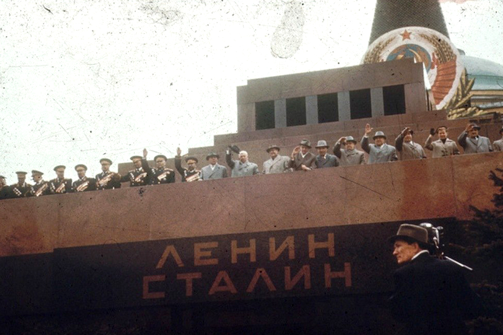 Stalinovo tělo je stále v mauzoleu, 1959 Foto: pastvu.com/p/219581
