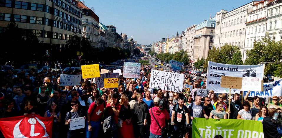 Prorefugee protest Prague e1470653479464