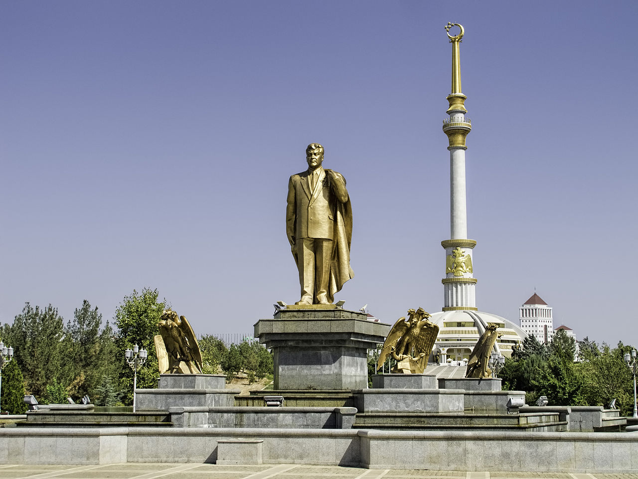 Golden statue of Niyazov 20140924 Turkmenistan 0087 Ashgabat Dan Lundberg