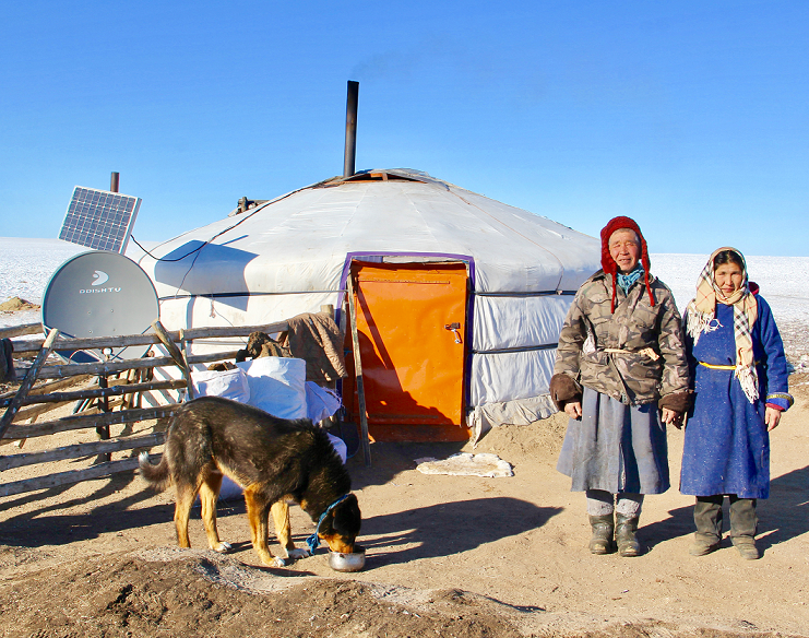 Pastevec Tserevjava Chuluunbaatara se svou ženou Foto Tatiana Gavyuk