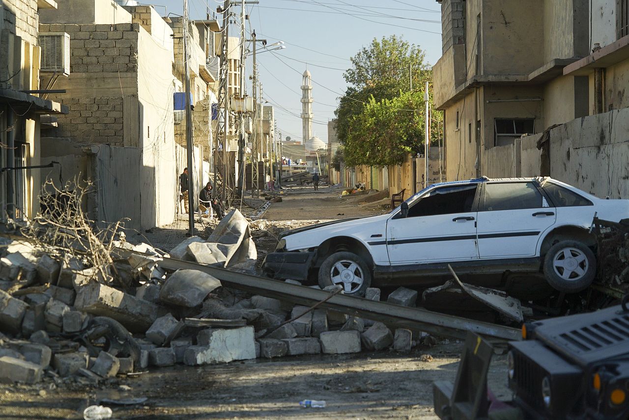 Bombed out streets of Mosul photo Mstyslav Chernov