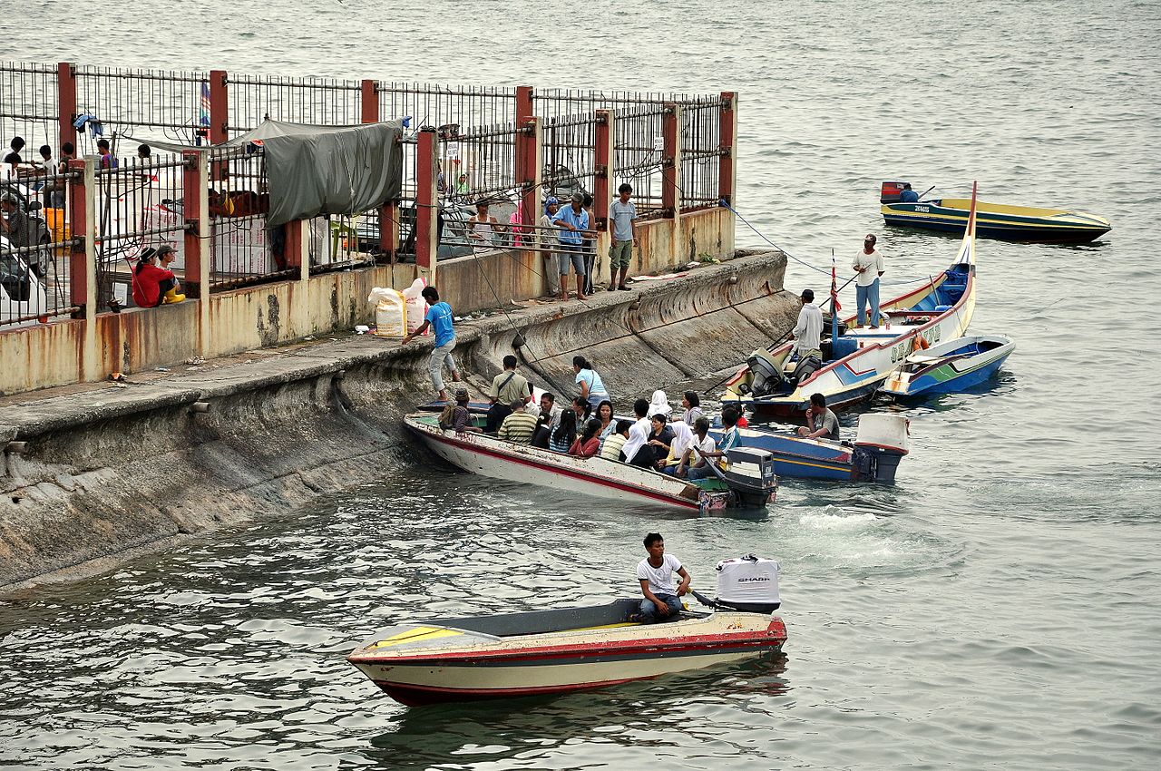 Fish Market in Kota Kinabalu used as pick up and drop off for trips to and from the Gaya island Filipino refugee water village photo Dcubillas