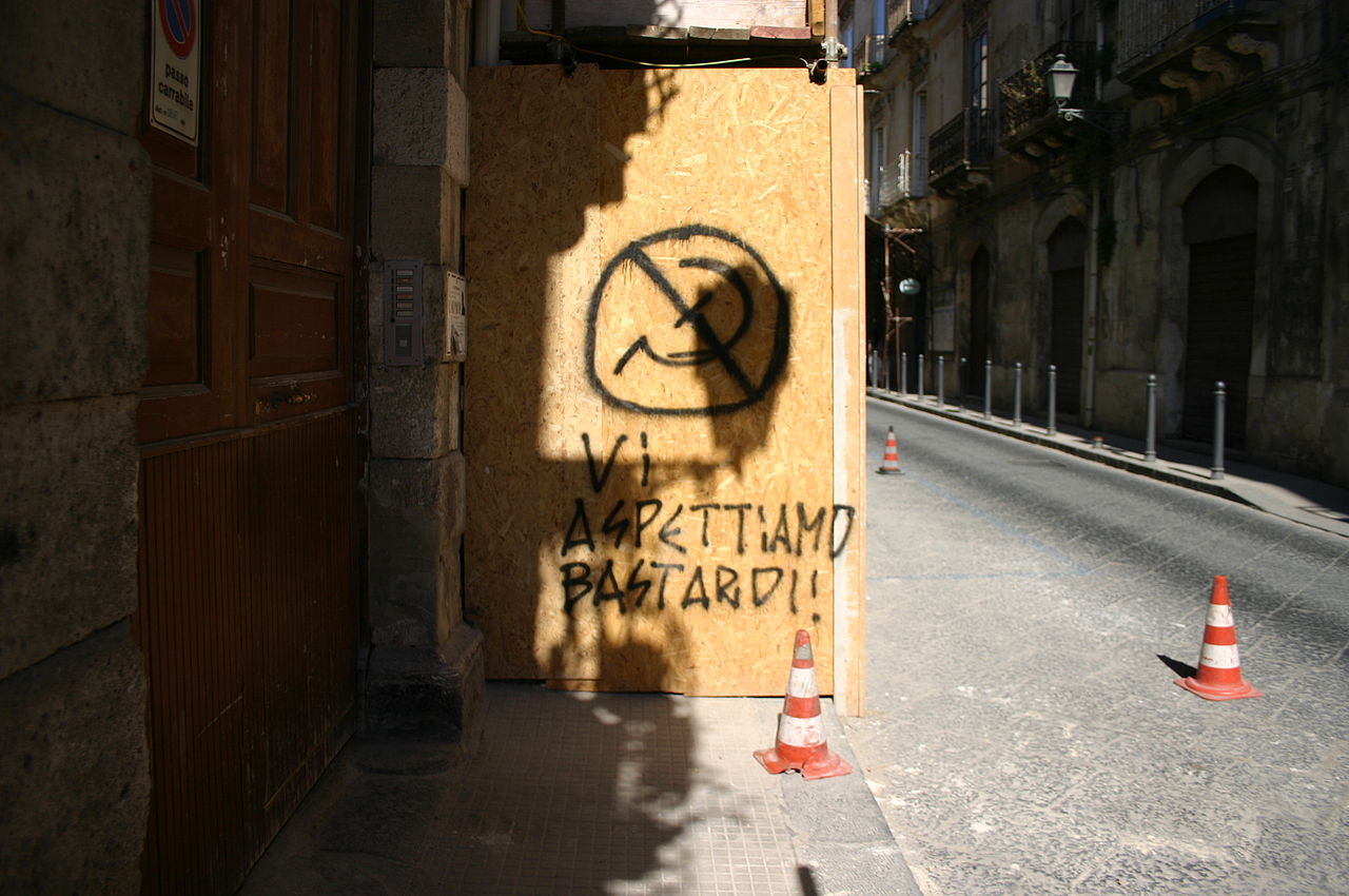 Graffito anticomunista a Siracusa Foto di Giovanni DallOrto