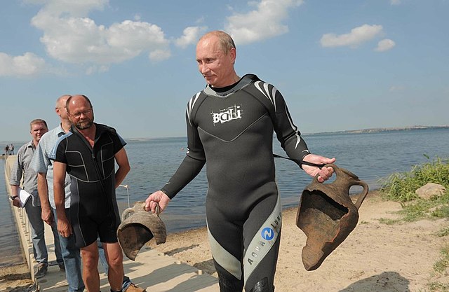 Putin with Amphora Jugs after Scuba Diving in Phanagoria, photo premier.gov.ru