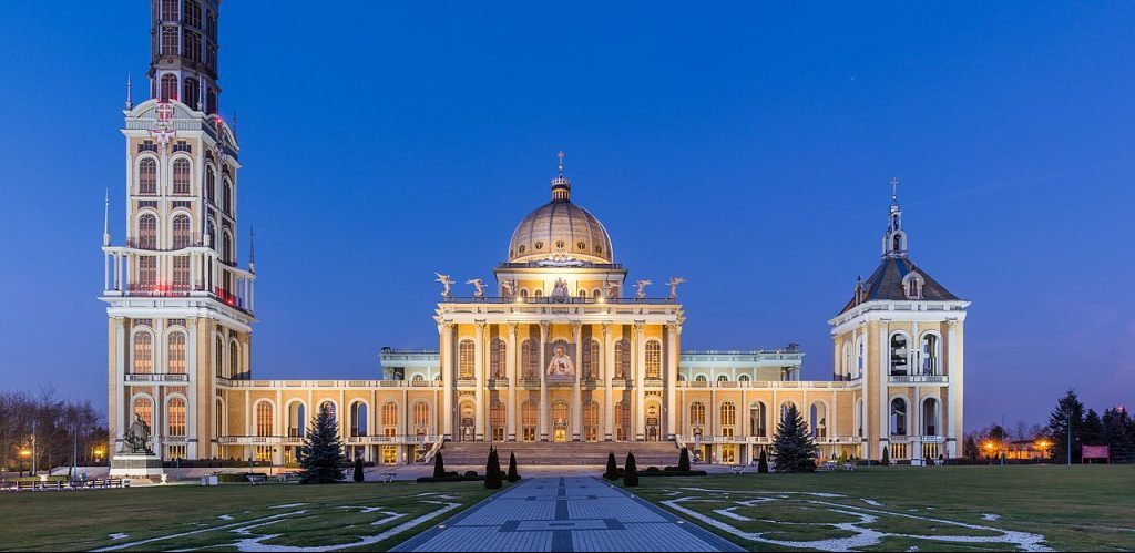 View of the Basilica of Our Lady of Sorrows Queen of Poland located in the village of Lichen Stary by Diego Delso