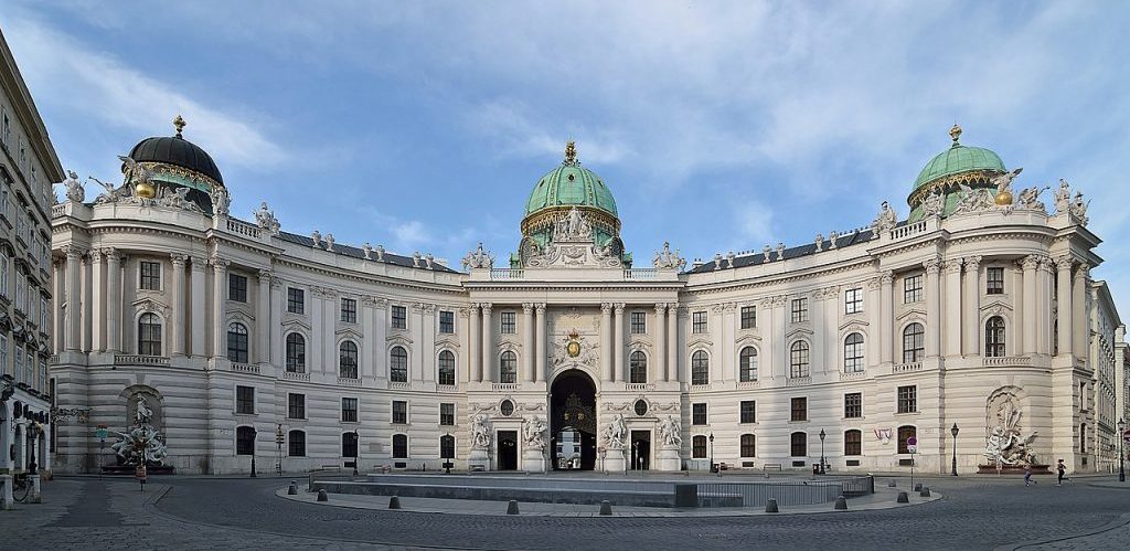 Michaelerplatz und Michaelertrakt am Sonntag morgen wahrend des Covid 19 lockdowns by Herzi Pinki