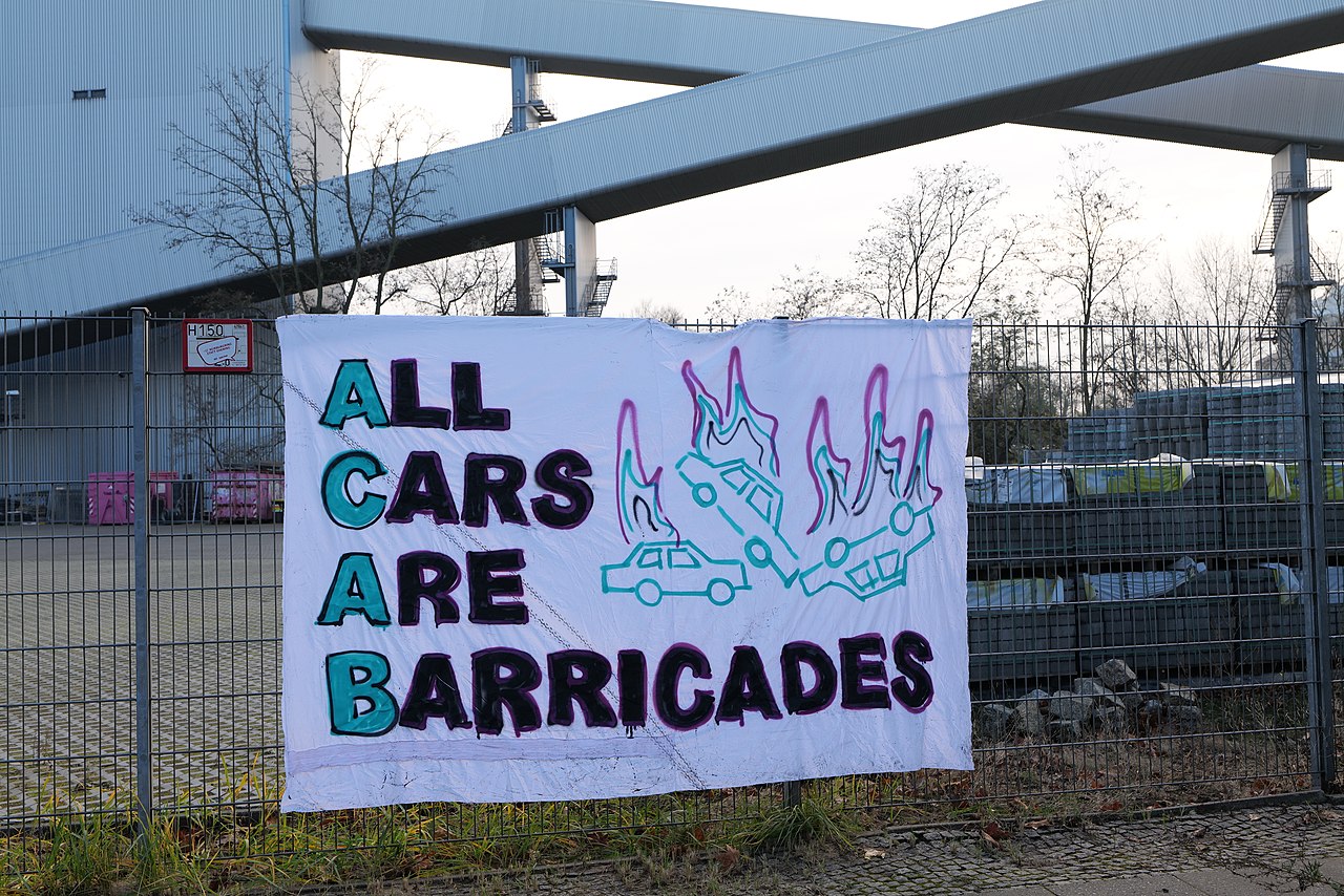 Fahrraddemonstration zum funften Jahrestag des Klimaabkommens von Paris von der Glienicker Brucke Leonhard Lenz