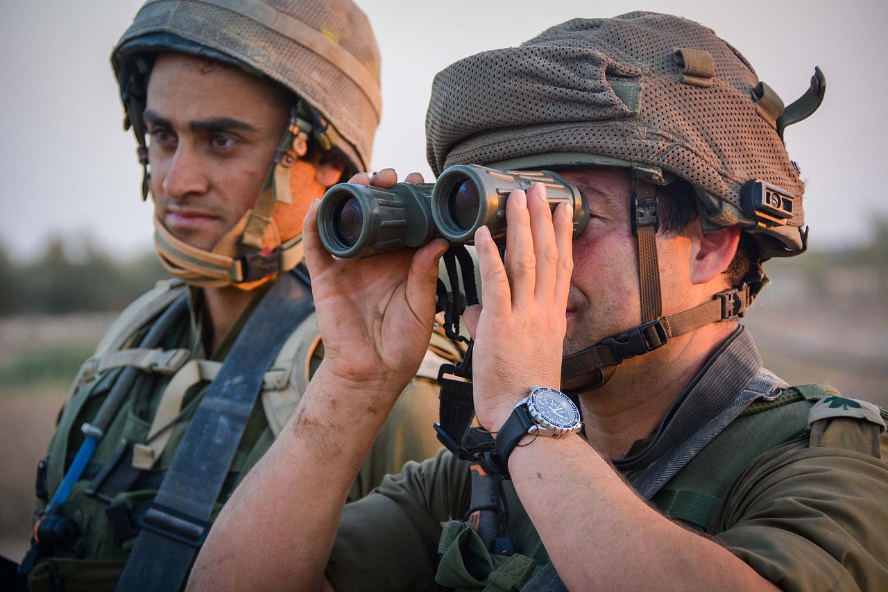 Výsadková brigáda IDF operuje v pásmu Gazy s cílem najít a zneškodnit síť teroristických tunelů Hamásu a eliminovat jejich hrozbu pro izraelské civilisty, IDF