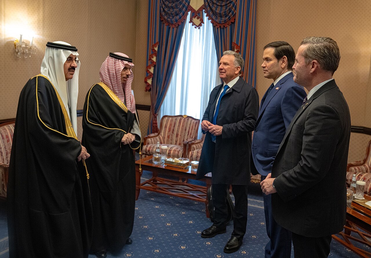 Ministr zahraničí USA Marco Rubio a členové americké delegace se saúdskoarabským ministrem zahraničí princem Faisalem bin Farhan al Saudem, MZV USA