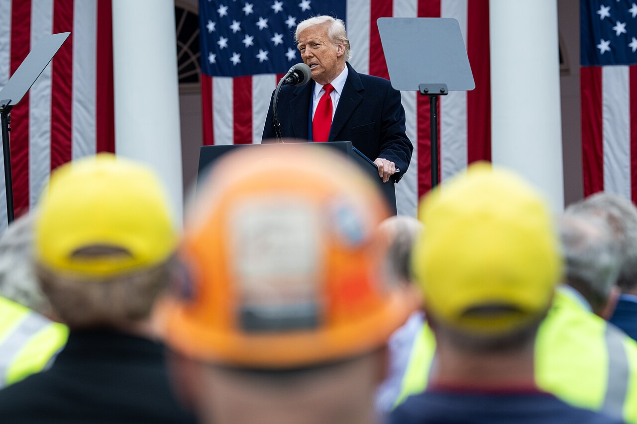 Prezident Trump na akci Make America Wealthy Again podepisuje nařízení o celních plánech administrativy, Daniel Torok