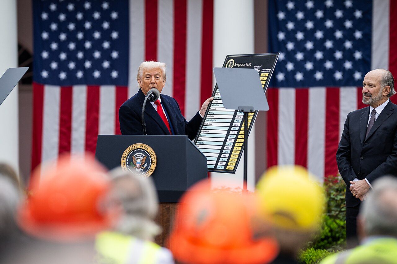 Prezident Trump podepisuje nařízení o celních plánech administrativy, Daniel Torok