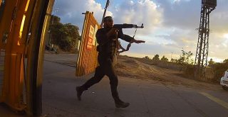 Útok ozbrojenců Hamásu na kibuc Alumim v jižním Izraeli 7. října 2023, záznamy z průmyslových kamer
